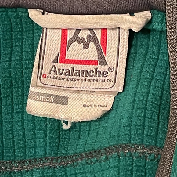 AVALANCHE Pullover. Size Small - Picture 8 of 11